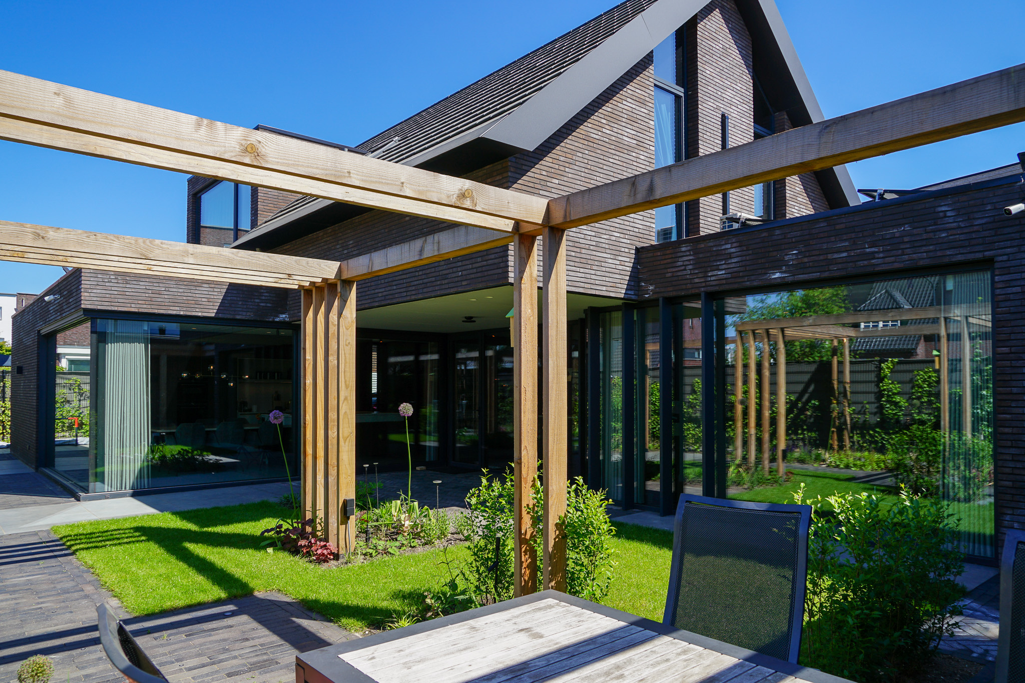 moderne-woning-aluminium-kozijnen1